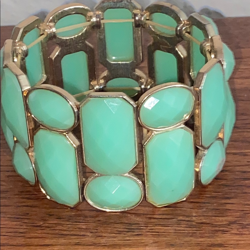 Gold Tone & Mint Green Faceted Acrylic Stretch  Bracelet